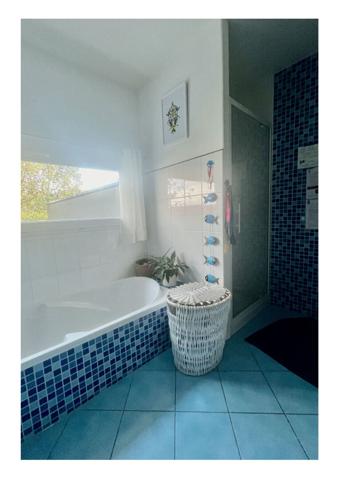 Maison familiale avec piscine intérieure