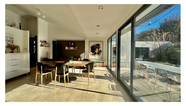 Maison familiale avec piscine intérieure