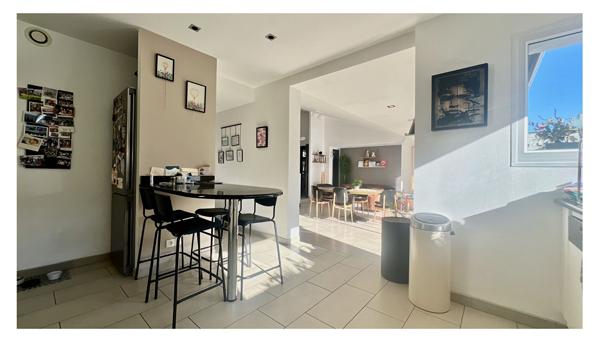 Maison familiale avec piscine intérieure