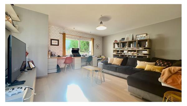 Maison familiale avec piscine intérieure