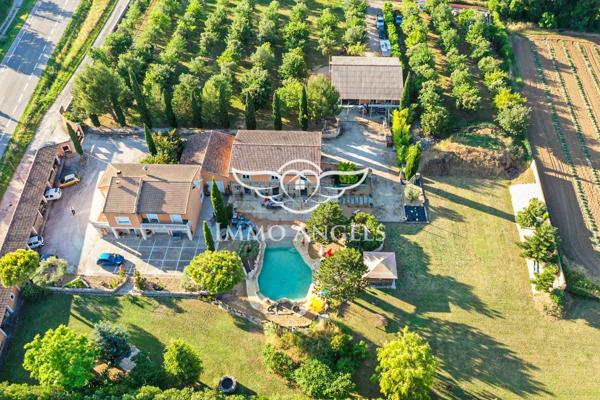 Propriété d'exception avec 2 habitations, dépendances et 10700 m2 de terrain