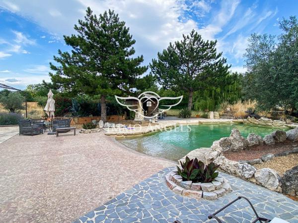 Propriété d'exception avec 2 habitations, dépendances et 10700 m2 de terrain