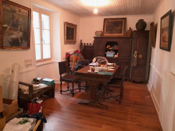 MAISON EN PIERRE AVEC TERRAIN BOISE BORDE D UN RUISSEAU