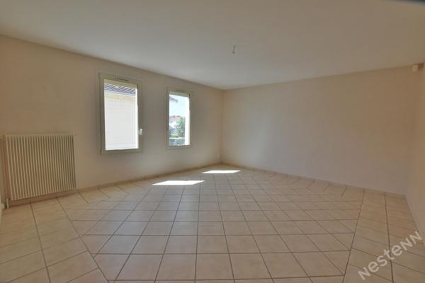 Rare à Bergerac : local commercial + appartement 4 chambres avec garage et extérieur !
