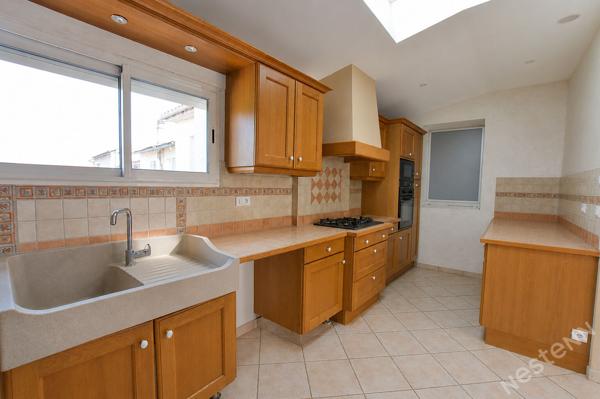 Rare à Bergerac : local commercial + appartement 4 chambres avec garage et extérieur !