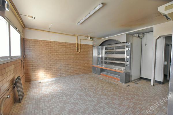 Rare à Bergerac : local commercial + appartement 4 chambres avec garage et extérieur !