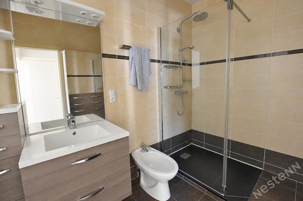 Rare à Bergerac : local commercial + appartement 4 chambres avec garage et extérieur !