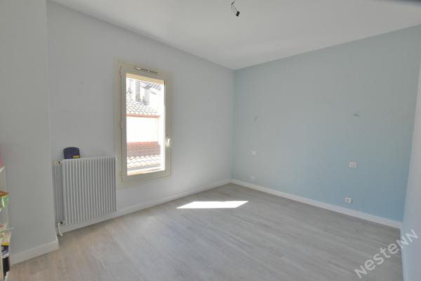 Rare à Bergerac : local commercial + appartement 4 chambres avec garage et extérieur !