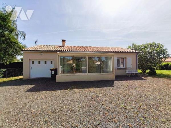 Bignoux, au calme d'une impasse, Maison construite en 2005 d'environ 67 m² offrant: une cuisine...