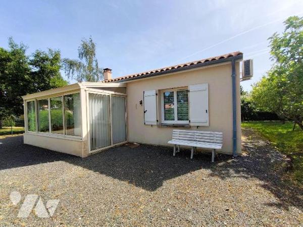 Bignoux, au calme d'une impasse, Maison construite en 2005 d'environ 67 m² offrant: une cuisine...