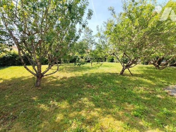 Bignoux, au calme d'une impasse, Maison construite en 2005 d'environ 67 m² offrant: une cuisine...