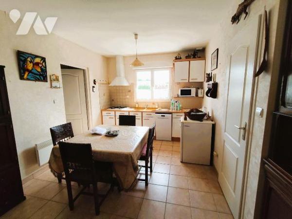 Bignoux, au calme d'une impasse, Maison construite en 2005 d'environ 67 m² offrant: une cuisine...