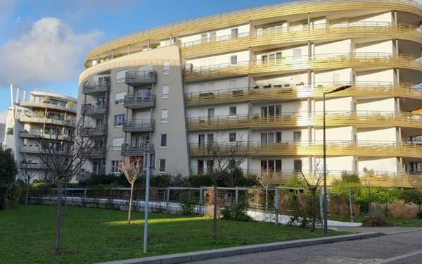 Appartement à louer    2 pièces • 41,76 m2 Issy-les-Moulineaux