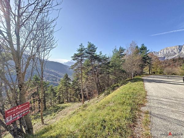 Terrain à CHATEAU-BERNARD, 38650 - 670m²