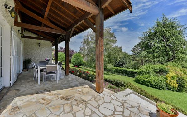 Saint-Cyr – Maison avec Vue Exceptionnelle, Piscine et Terrain de 1 800 m²