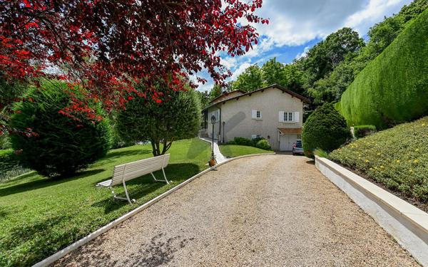 Saint-Cyr – Maison avec Vue Exceptionnelle, Piscine et Terrain de 1 800 m²