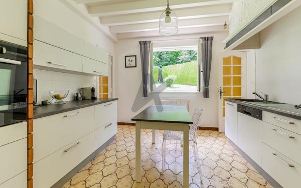 Saint-Cyr – Maison avec Vue Exceptionnelle, Piscine et Terrain de 1 800 m²