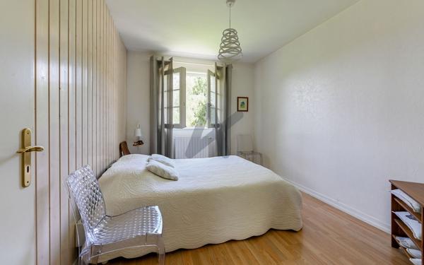 Saint-Cyr – Maison avec Vue Exceptionnelle, Piscine et Terrain de 1 800 m²