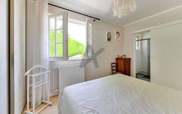 Saint-Cyr – Maison avec Vue Exceptionnelle, Piscine et Terrain de 1 800 m²