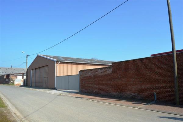 Dpt Nord (59), à louer CANTAING SUR ESCAUT Bâtiment 600 m² - Plain pied - Parking 1100 m² clos