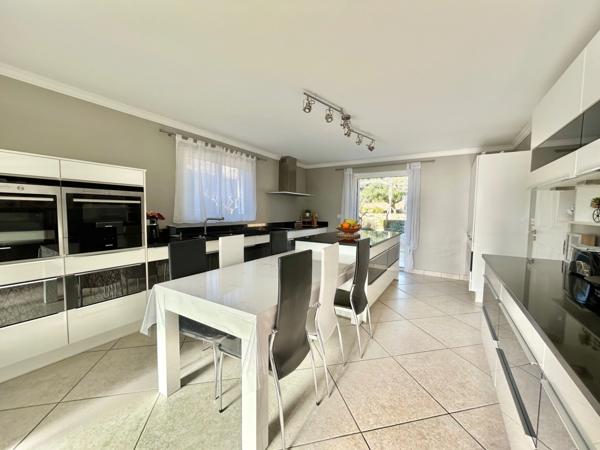 Maison à vendre 12 pièces PUGET SUR ARGENS (83)
