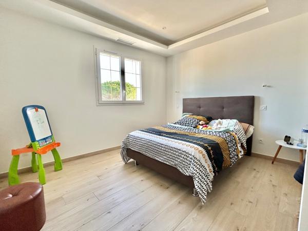 Maison à vendre 12 pièces PUGET SUR ARGENS (83)