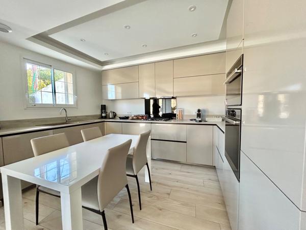 Maison à vendre 12 pièces PUGET SUR ARGENS (83)