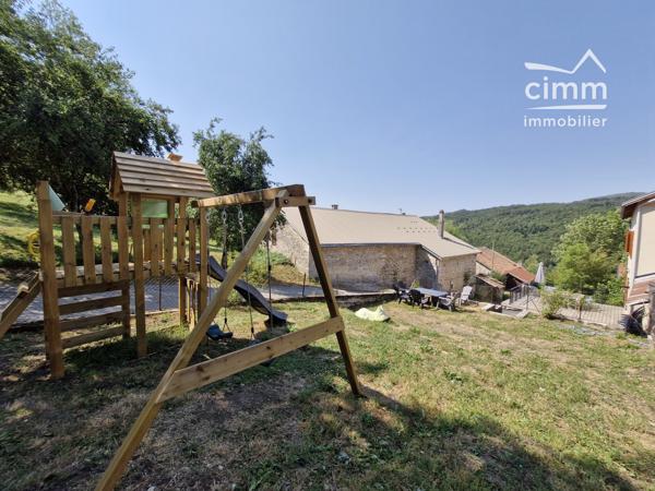 Grande maison familiale rénovée de 181 m² avec dépendances et fort potentiel d'aménagement