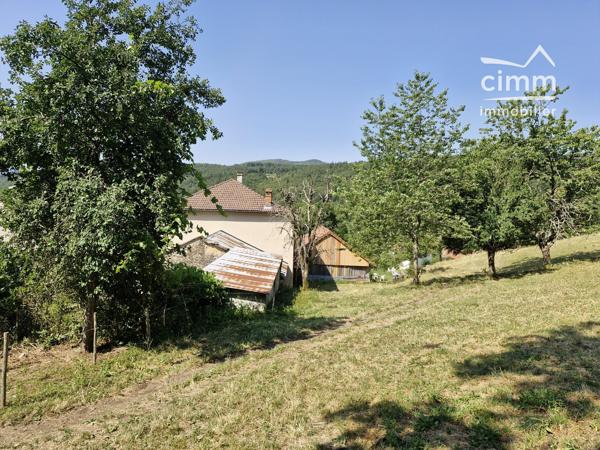 Grande maison familiale rénovée de 181 m² avec dépendances et fort potentiel d'aménagement