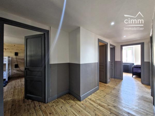 Grande maison familiale rénovée de 181 m² avec dépendances et fort potentiel d'aménagement
