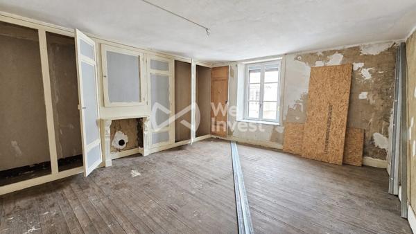 Maison mitoyenne située en coeur de village à Deville