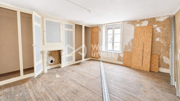Maison mitoyenne située en coeur de village à Deville