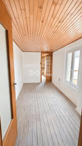 Maison mitoyenne située en coeur de village à Deville