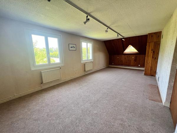 Vaste maison de 198 m² habitable avec sous-sol total