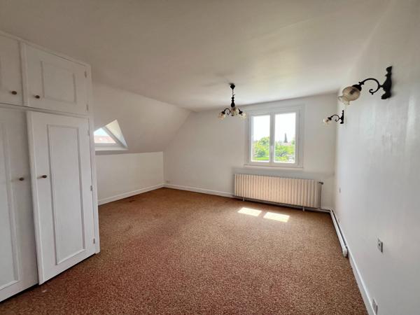 Vaste maison de 198 m² habitable avec sous-sol total