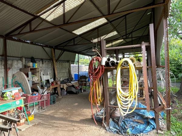 MAISON DE VILLE AVEC JARDIN, GARAGE ET DEPENDANCES