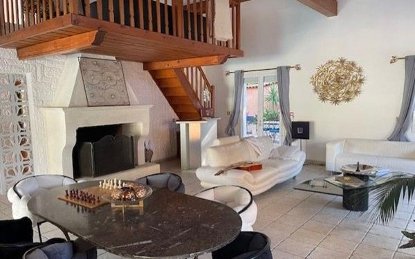 Maison à vendre    6 pièces •  Six-Fours-les-Plages