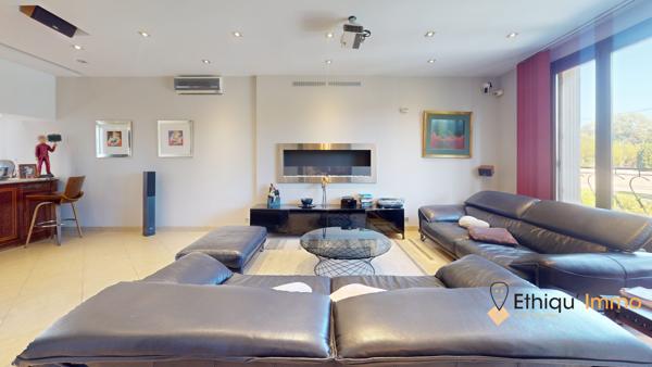 Grande Maison individuelle de 390 m2 sur splendide terrain de