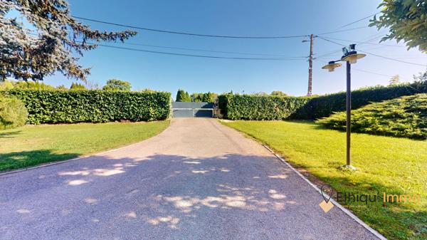 Grande Maison individuelle de 390 m2 sur splendide terrain de