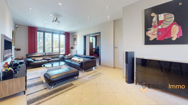 Grande Maison individuelle de 390 m2 sur splendide terrain de