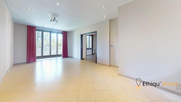 Grande Maison individuelle de 390 m2 sur splendide terrain de