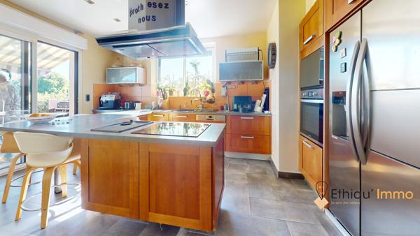 Grande Maison individuelle de 390 m2 sur splendide terrain de