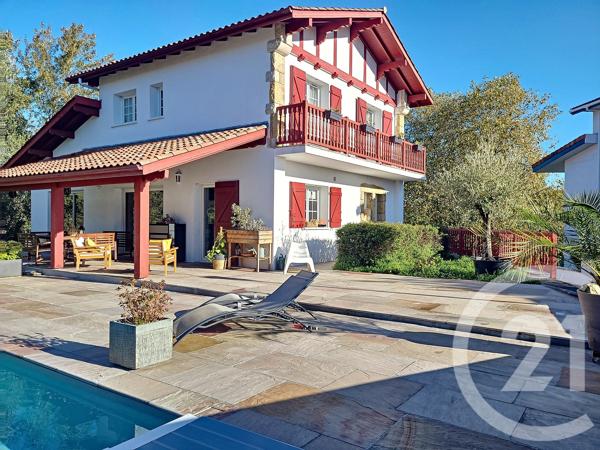 Maison à vendre  9 pièces - 246 m 2   ST PIERRE D IRUBE  - 64