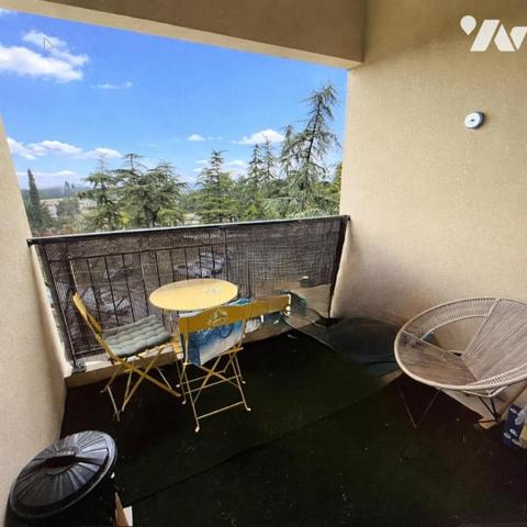 Appartement T2  centre Uzès avec place de parking