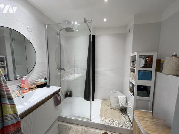 Appartement T2  centre Uzès avec place de parking