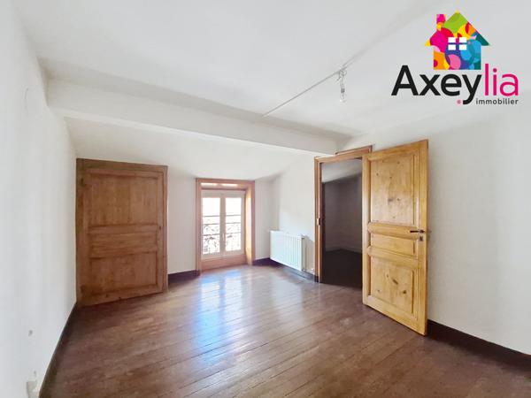 Charlieu (42190) A VENDRE - MAISON AVEC JARDIN ET GARAGE - CENTRE CHARLIEU