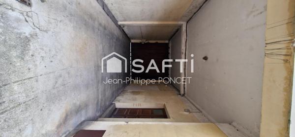 Immeuble de logements avec garages, terrasse et cour idéal investisseurs