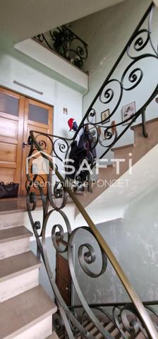 Immeuble de logements avec garages, terrasse et cour idéal investisseurs