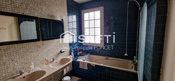 Immeuble de logements avec garages, terrasse et cour idéal investisseurs