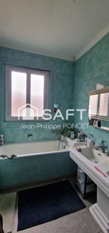 Immeuble de logements avec garages, terrasse et cour idéal investisseurs